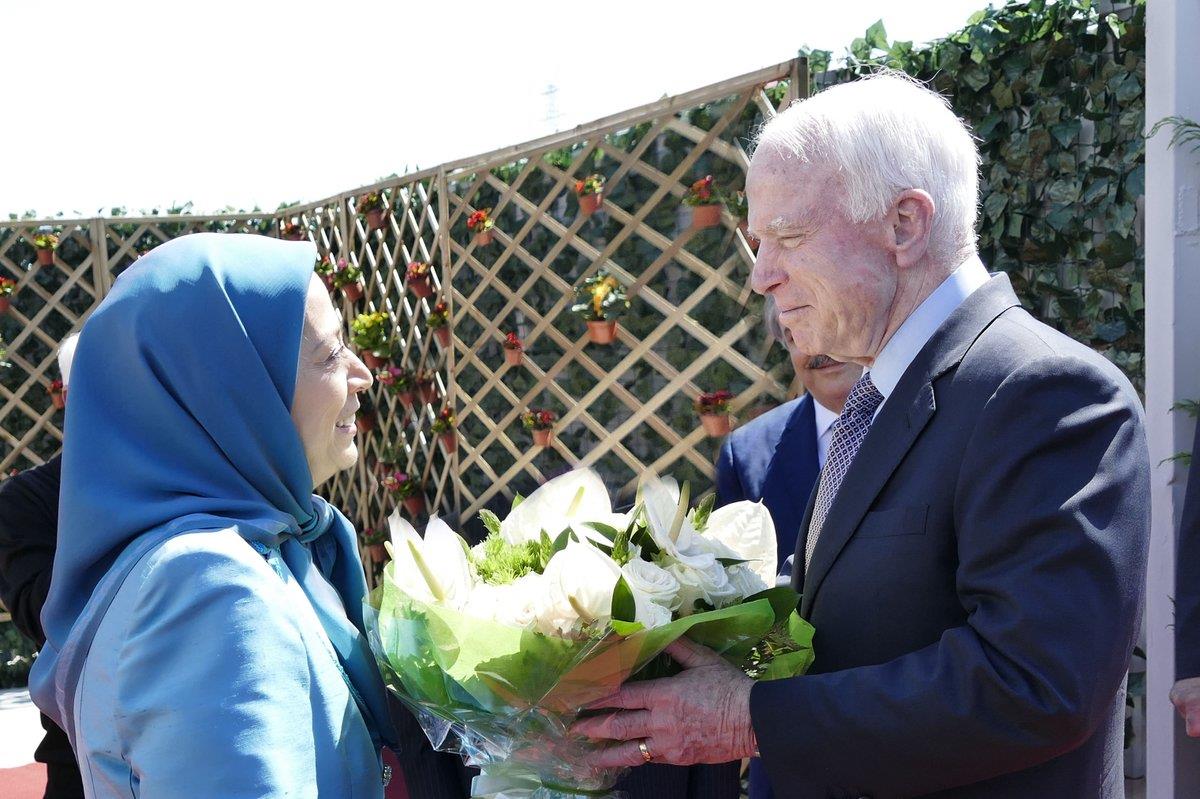 مریم رجوی برای ۱۰ تیر خود را آرایش می کند:وقتی رجوىِ هرزه عزیزدردانهِ آمریکائی ها شد