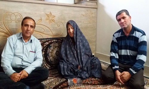 عیادت اعضای انجمن نجات زنجان از خواهر بیمار یکی از اسیران فرقه رجوی