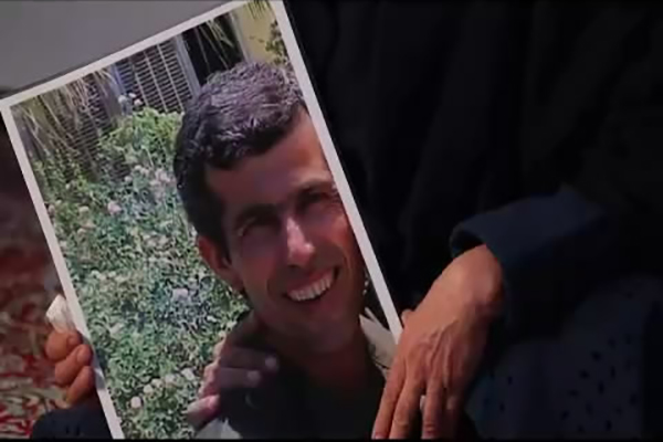 اشک و امید خانواده های اسیران فرقه رجوی در مستند «چیزی شبیه افسانه» + فیلم /۶
