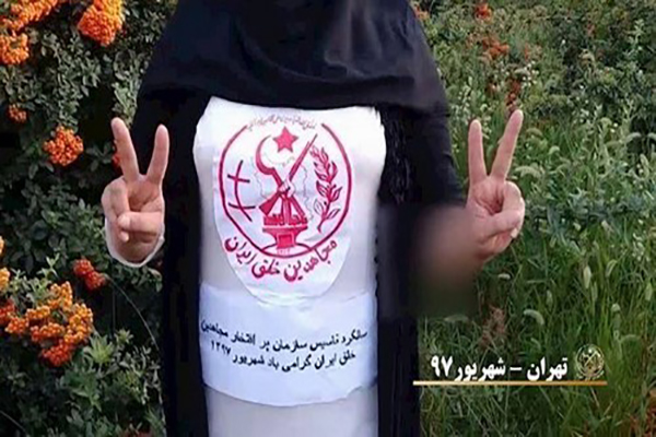 انتشار تصویر یک هوادار زن از فرقه رجوی، مورد تمسخر کاربران شبکه های اجتماعی قرار گرفت