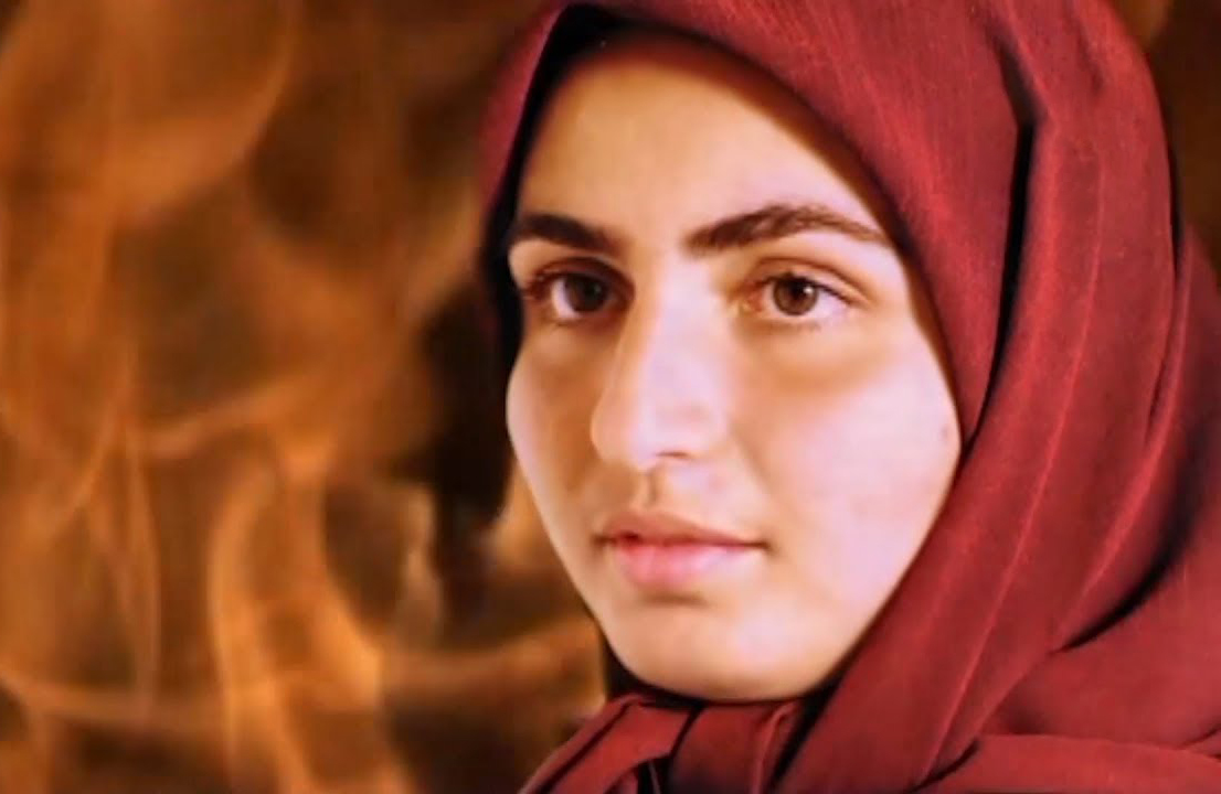 به مناسبت گرامیداشت روز دختر در ایران و رفتارهای خشن فرقه جنایتکار جوی با دختران / وقتی مریم رجوی «ندا حسنی» را مجبور به خود سوزی کرد