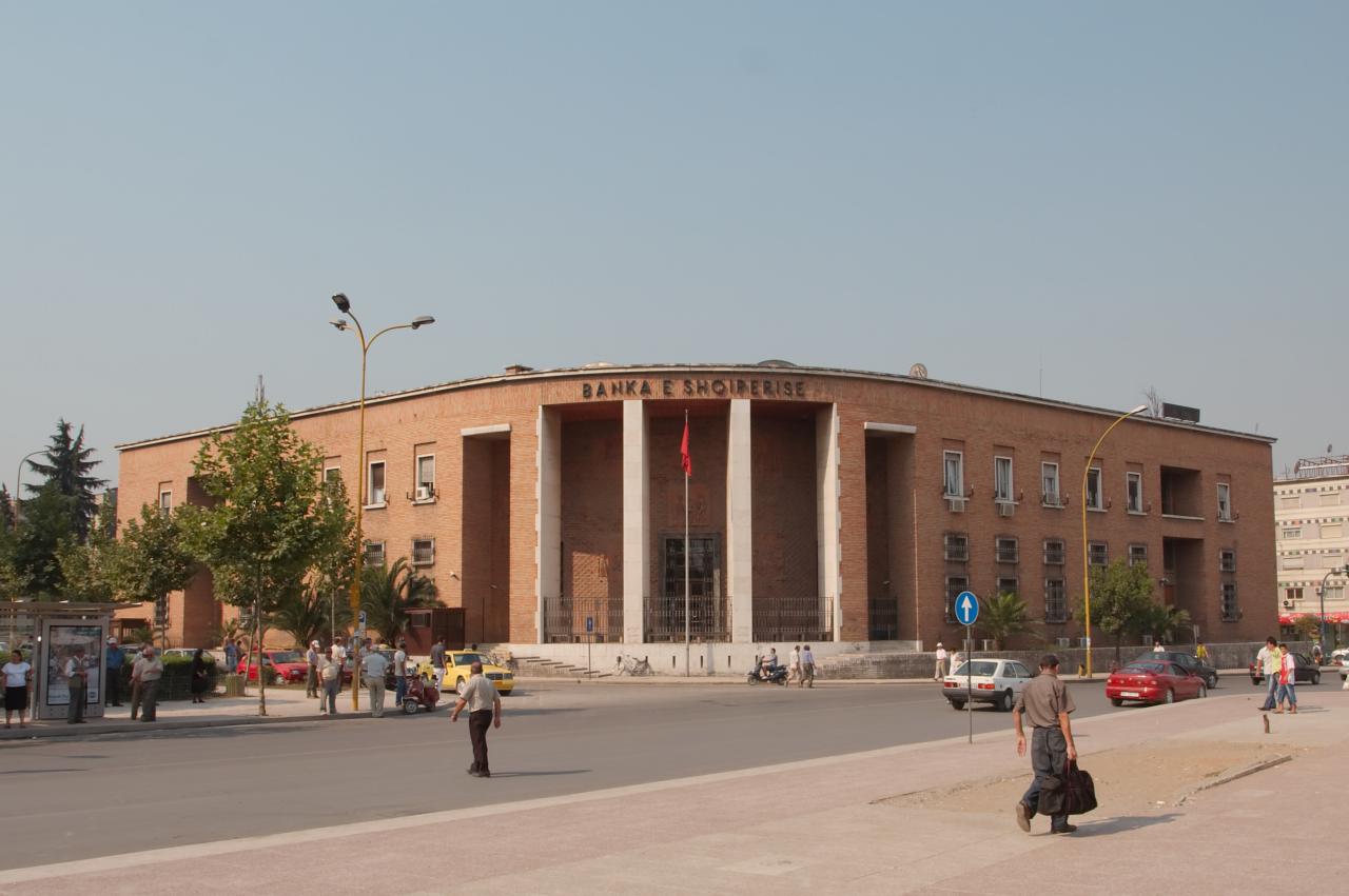 مسدود کردن حساب بانکی جدا شده ها در آلبانی