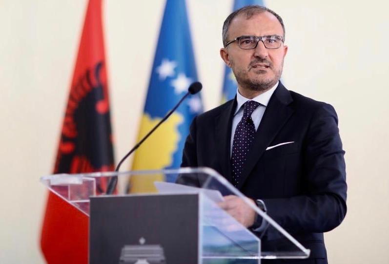 دولت آلبانی با خانواده های اسیران فرقه رجوی همکاری کند