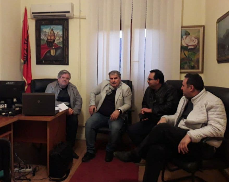 دیدار تیم جداشده‌های فرقه رجوی با نماینده‌های پارلمان آلبانی /  نشستی که به چارچوب فرقه رجوی لرزه انداخته است
