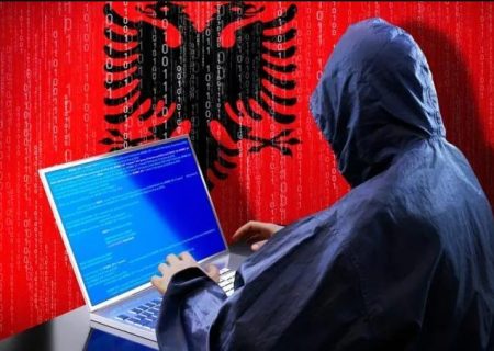 آمریکایی‌ها هنوز دنبال ترمیم آثار حملات سایبری به آلبانی هستند / کارگران مشغول کارند!