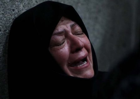 بی‌تابی شخصیت اصلی فیلم «سرهنگ ثریا» در حاشیه جشنواره فجر /  تصاویر ناراحت‌کننده از حال مادران چشم انتظار + فیلم