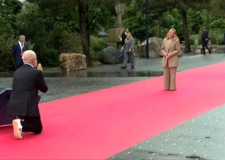 این است نخست‌وزیر کشوری که از تشکیلات تروریستی رجوی میزبانی می کند