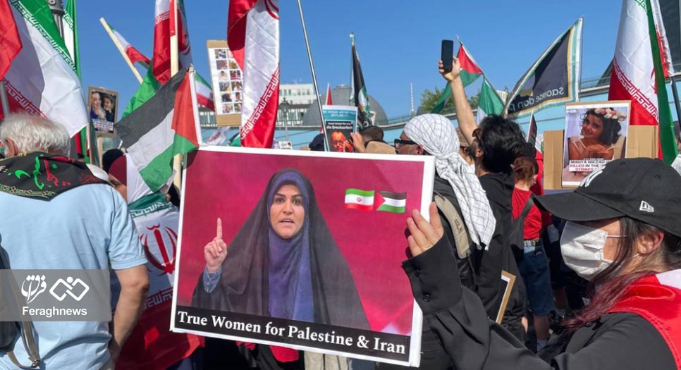 مجاهدین خلق زور زدند، پرچم جمهوری اسلامی در برلین بالا رفت