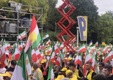 نمایش ۵ میلیون دلاری منافقین با دستمزد مزدوری برای صهیونیست‌ها / بی شرفانی که جز ذلت و خیانت چیزی برای عرضه ندارند