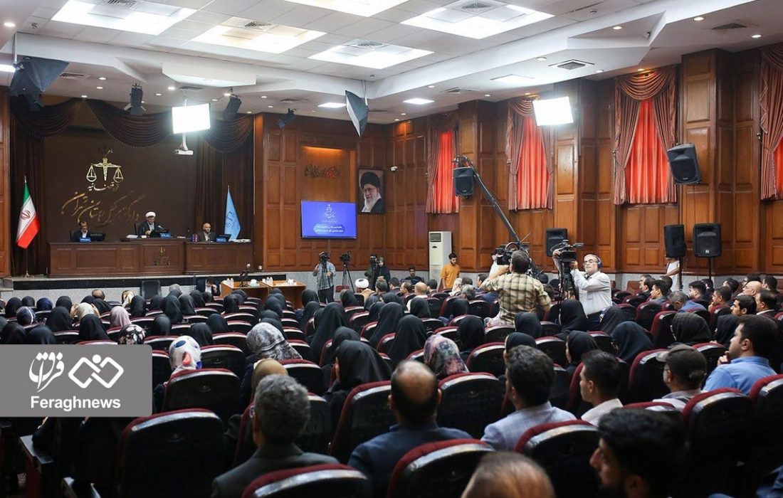 نیروهای زن منافقین در مهران به سمت ما تیراندازی می‌کردند