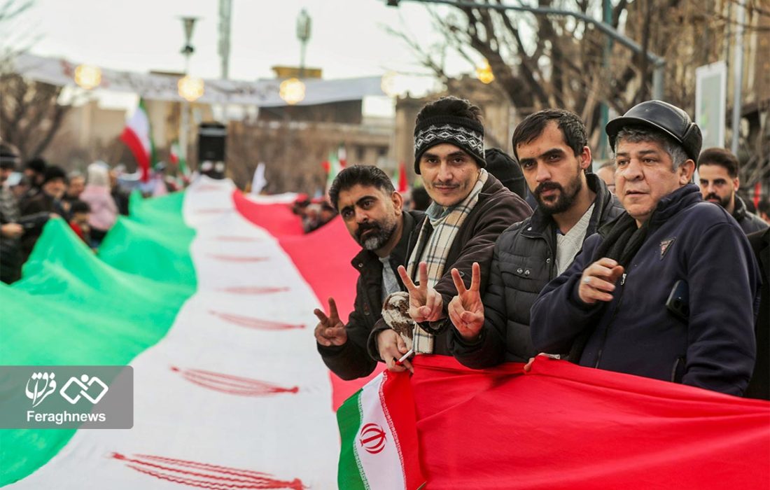 روایت ملّتی که با رهبری امام خمینی (ره) به آمریکا «نه» گفت / عزّت و استقلال یا ذلّت و وابستگی!