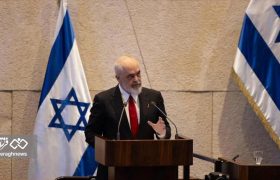 همسویی کامل نخست وزیر کشور میزبان منافقین با خط رژیم صهیونی علیه ایران / رسانه‌های بین‌المللی «راما» را به‌خاطر سفر به اسرائیل به صلیب کشیدند / توهین بی‌شرمانه کاسه لیس «نتانیاهو» به بنیانگذار انقلاب اسلامی