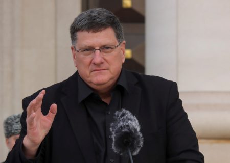 اذعان افسر اطلاعاتی آمریکا به ناتوانی استراتژیک ترامپ از حرکت به سمت جنگ / واشنگتن بیش از تهران به مذاکره نیاز دارد / تحلیل جالب بازرس سابق سازمان ملل درباره «سندرم قربانی کتک‌خورده» غربگراها