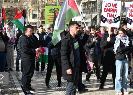 اعتراض مردم آلبانی به سفر نخست‌وزیر این کشور به سرزمین‌های اشغالی / دست دادن با یک جنایتکار جنگی مانند نتانیاهو به نام ما نیست